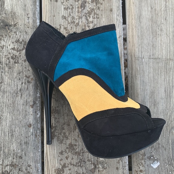 Quipid Stiletto Peep toe Heels - Picture 1 of 10